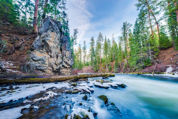 Adorable Bend townhome with ideal location, kitchenette & central AC