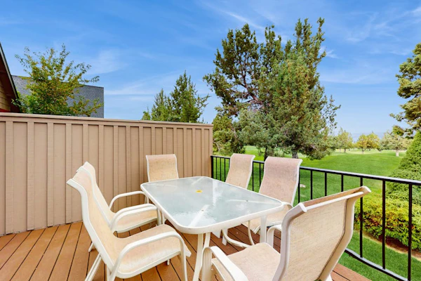 Inviting chalet w/ grill, patio & access to pools, hot tub, golf, tennis & gym