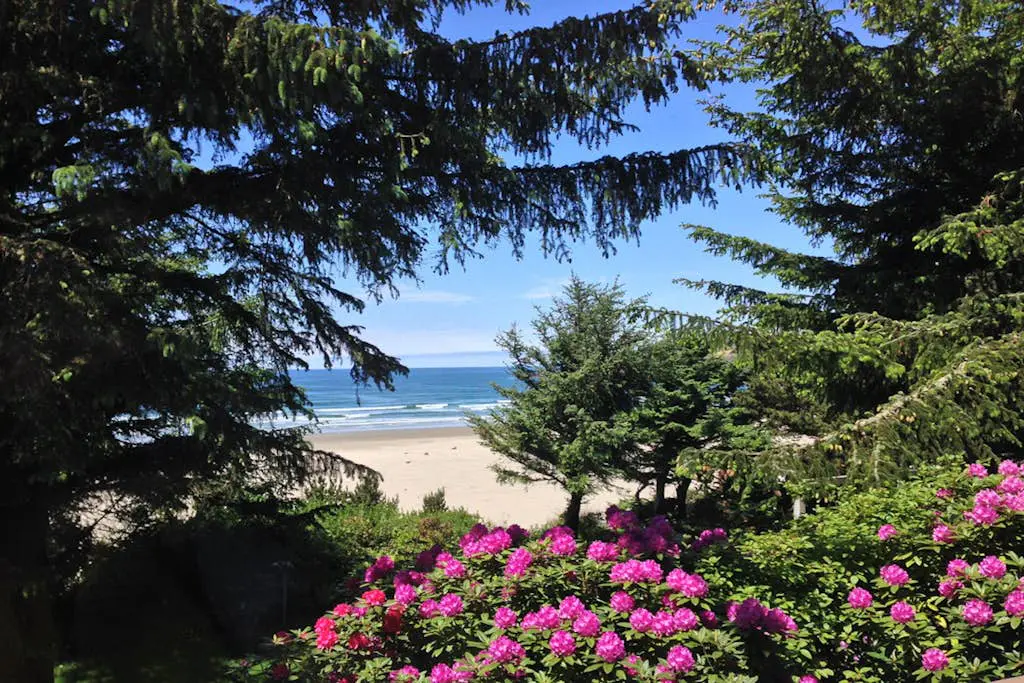 Whispering Seas with Hot Tub