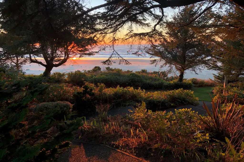 Whispering Seas with Hot Tub