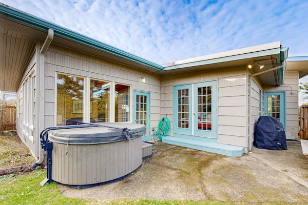 Artistic home w/ ocean views & private hot tub, close to beach