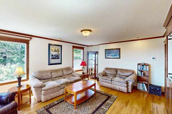 Bay & Harbor View Home with High-Speed WiFi, Private Washer/Dryer, & Board Games