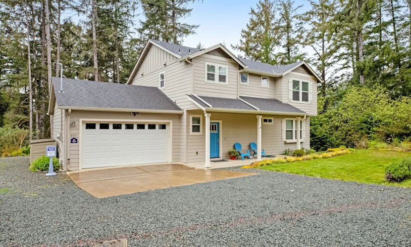 Spacious home with games & forest view - short stroll to beach (MCA #1038)