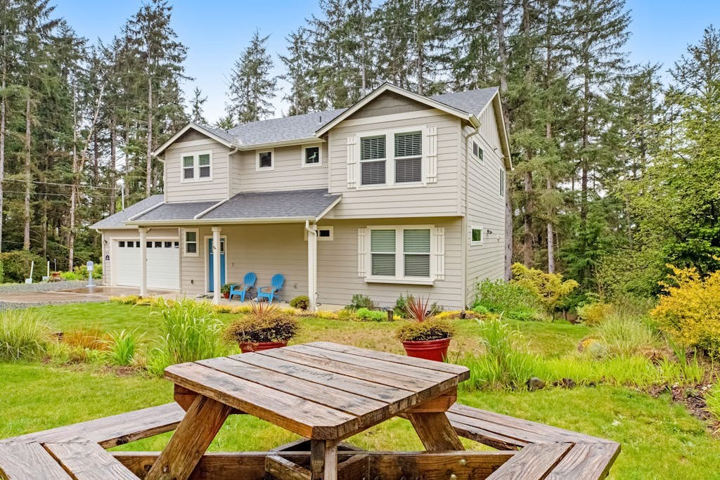 Spacious home with games & forest view - short stroll to beach (MCA #1038)