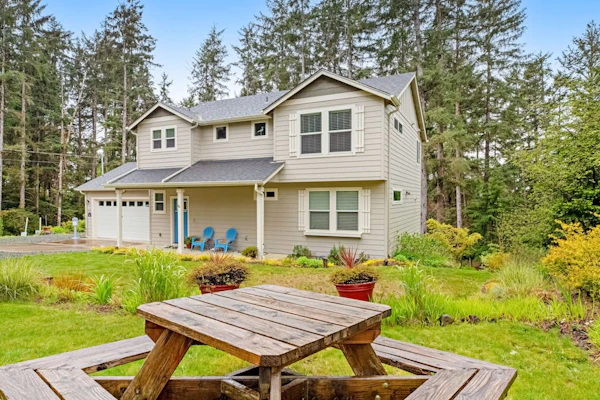 Spacious home with games & forest view - short stroll to beach (MCA #1038)