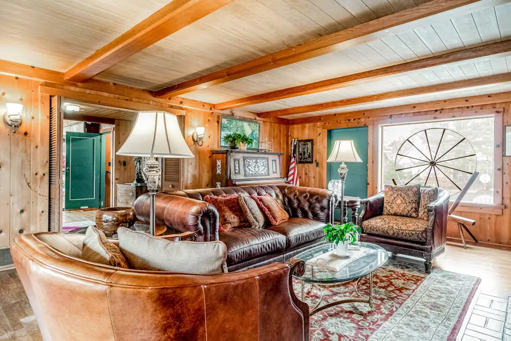 Dog-friendly retreat with game room, firepit, kitchen & kitchenettes
