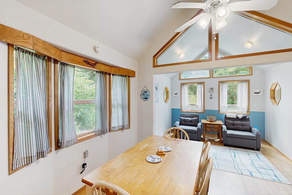 Charming cottage near Whaleshead Beach, 4-person private hot tub, deck, & grill