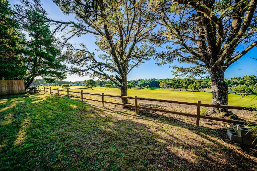 Beautiful coastal escape on golf course w/ enclosed yard & private gas grill