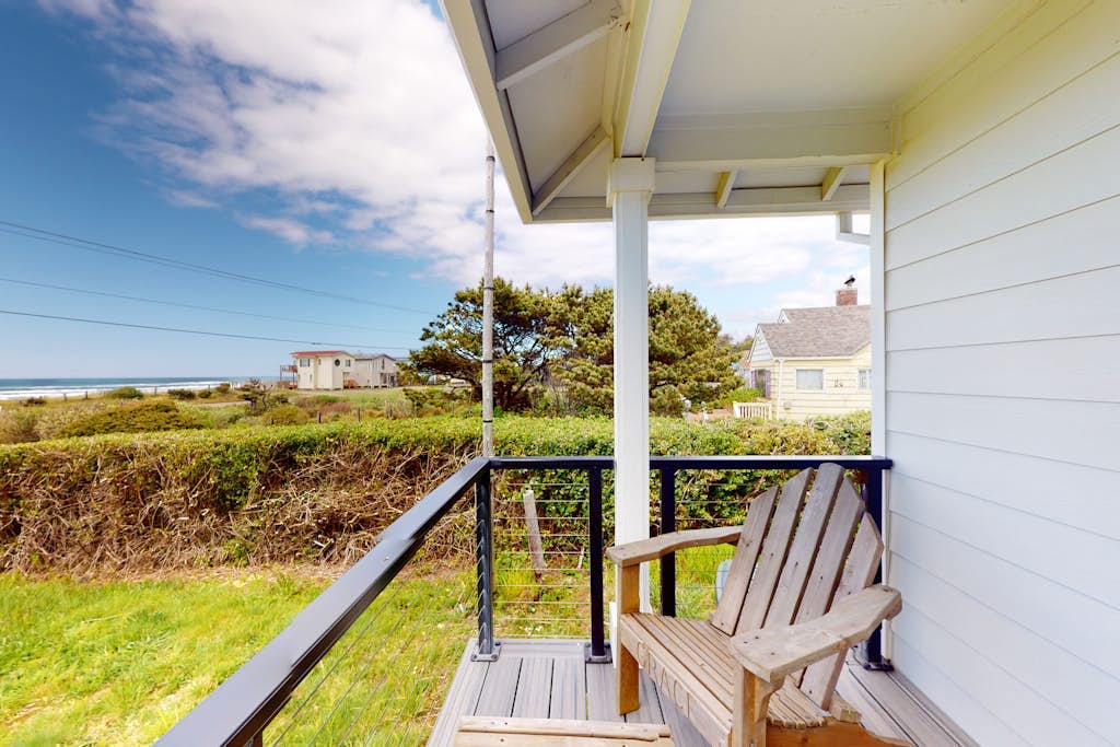 Bright, modern home with great ocean views & deck - walk to the beach
