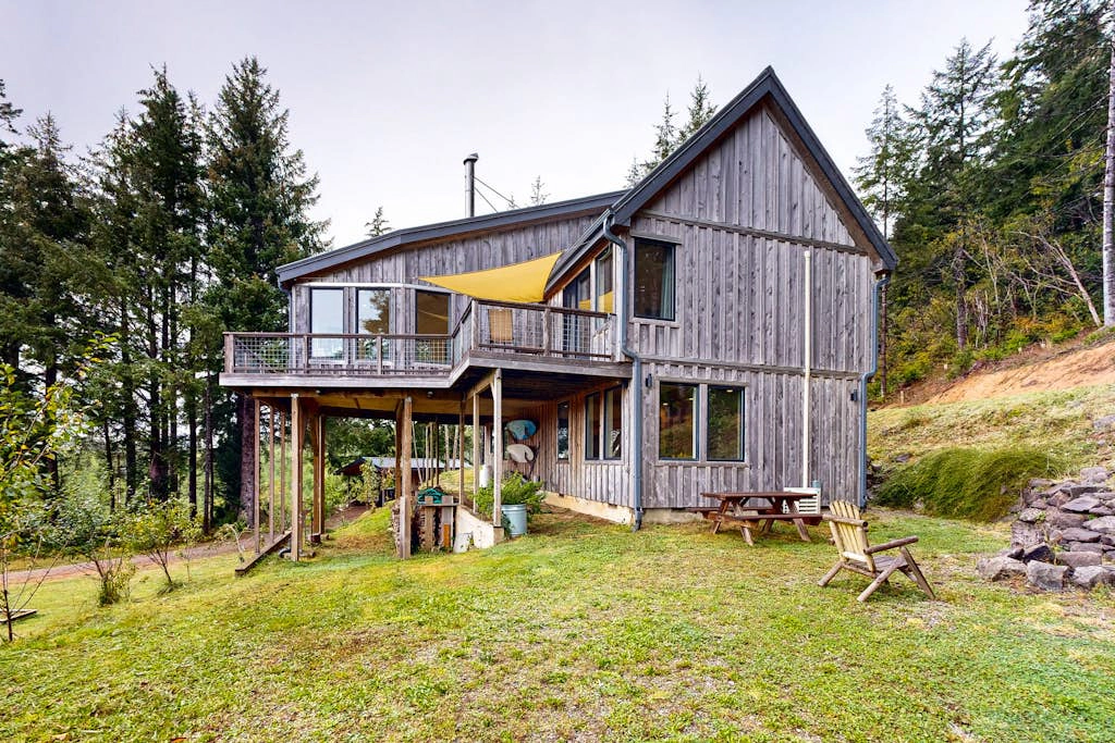 Dog-friendly gem on 10 acres with sweeping view - minutes to Oregon Dunes