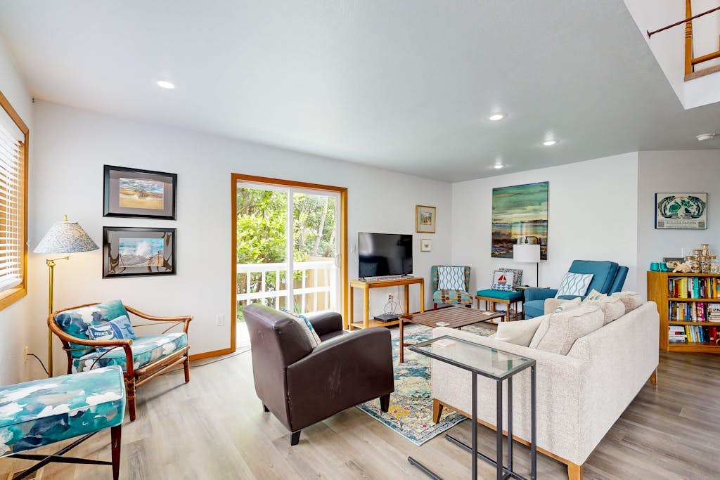 Coastal, Dog-Friendly Home in Great Location - Six Blocks from Nye Beach