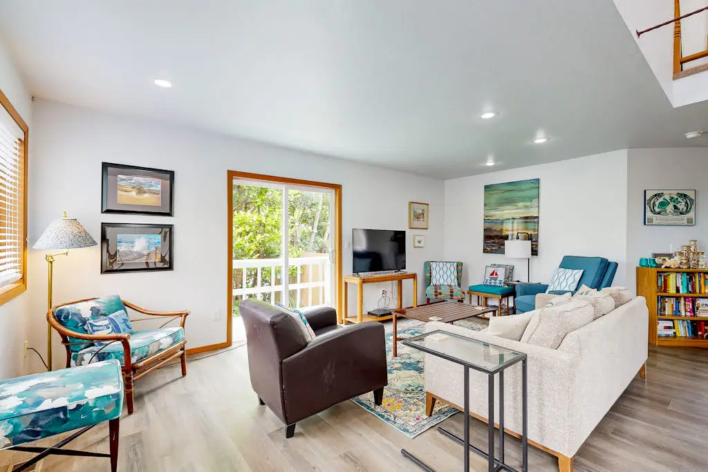 Coastal, Dog-Friendly Home in Great Location - Six Blocks from Nye Beach