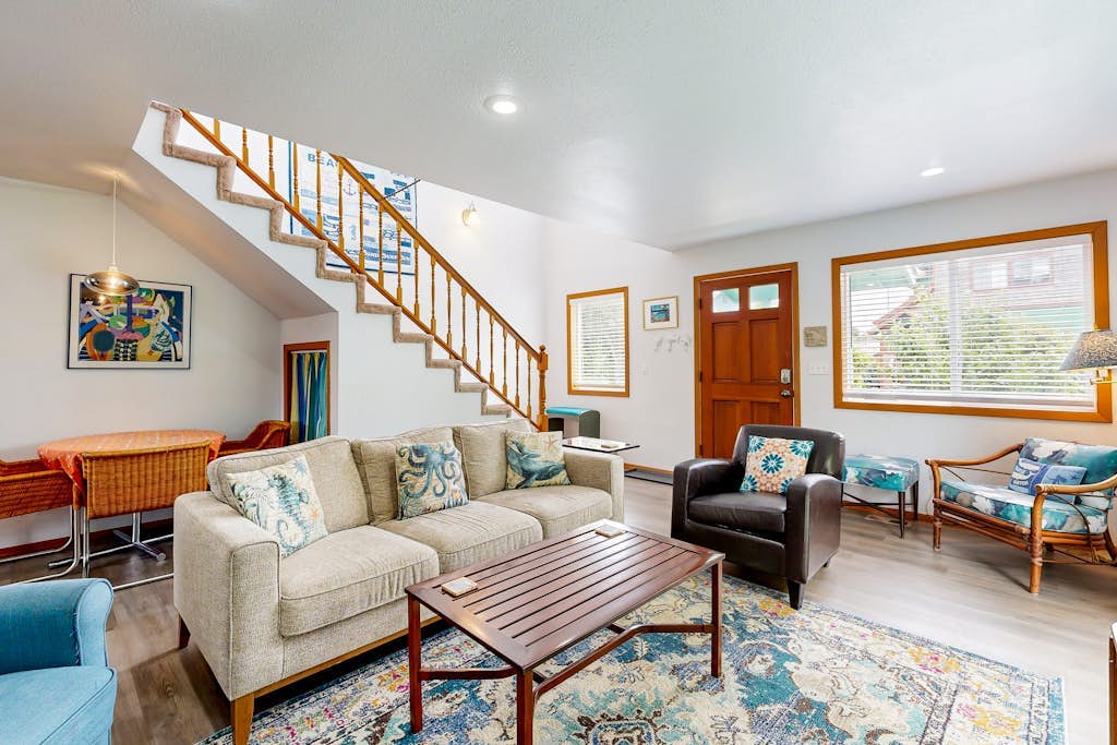 Coastal, Dog-Friendly Home in Great Location - Six Blocks from Nye Beach