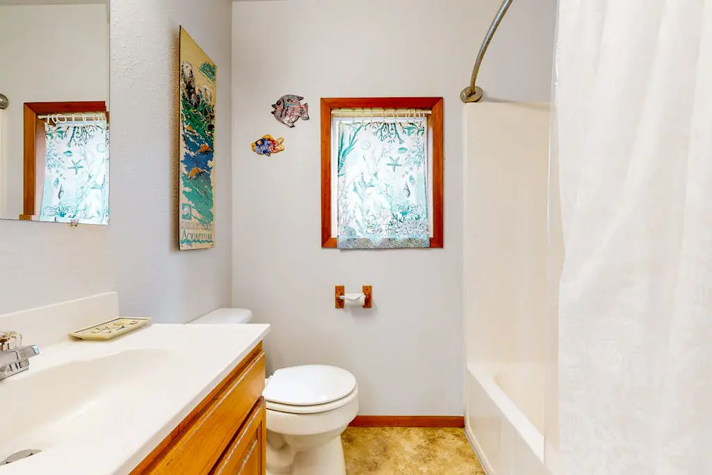 Coastal, Dog-Friendly Home in Great Location - Six Blocks from Nye Beach