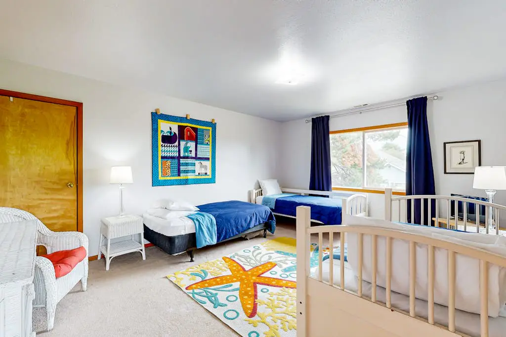 Coastal, Dog-Friendly Home in Great Location - Six Blocks from Nye Beach