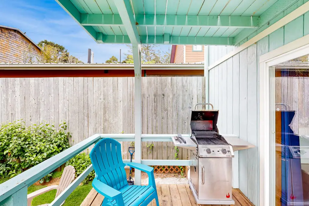 Coastal, Dog-Friendly Home in Great Location - Six Blocks from Nye Beach