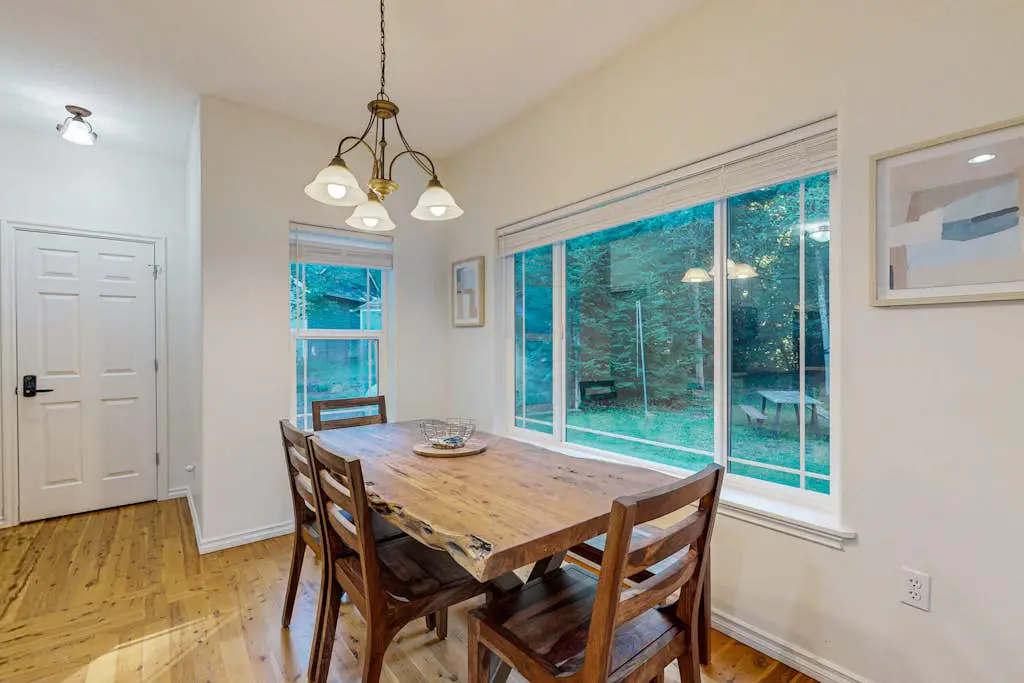Modern Mt Hood Village Escape