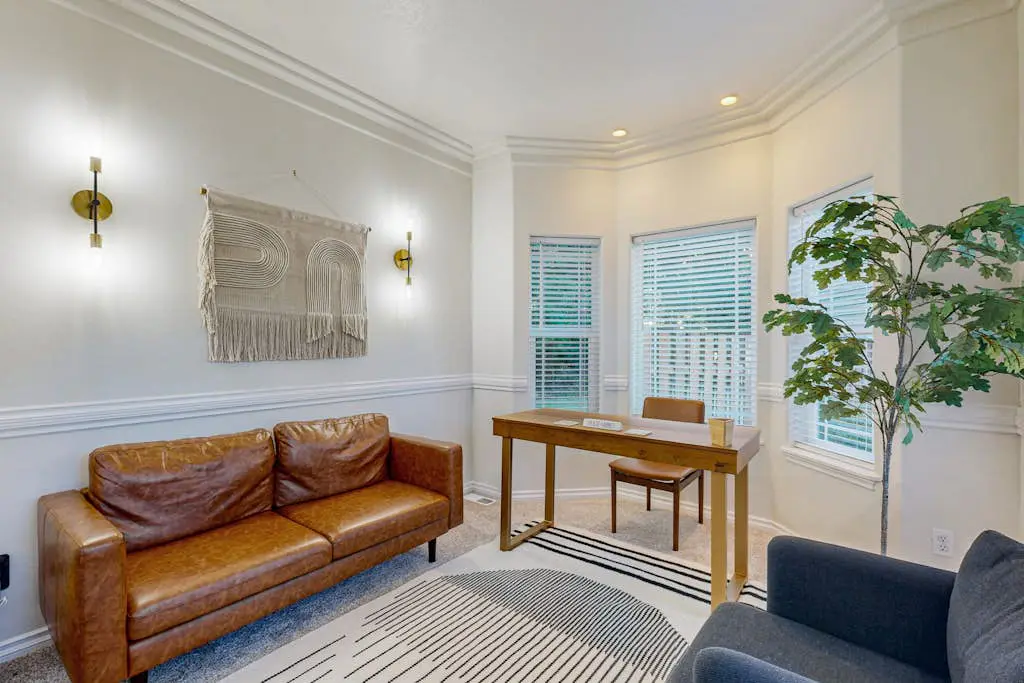 Modern Mt Hood Village Escape