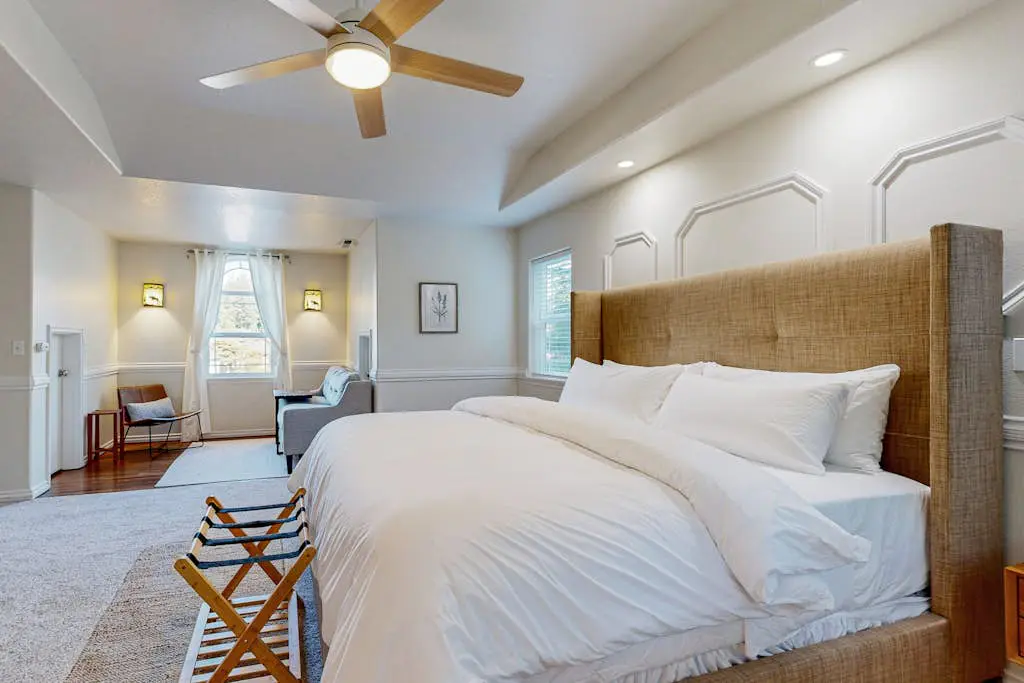Modern Mt Hood Village Escape