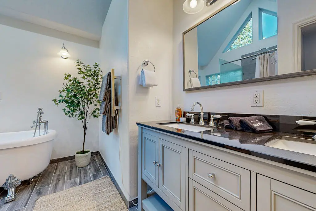 Modern Mt Hood Village Escape