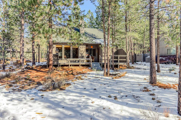 Perfectly Located Home with Decks, Bikes & SHARC Pass to Pools, Hot Tub & Tennis