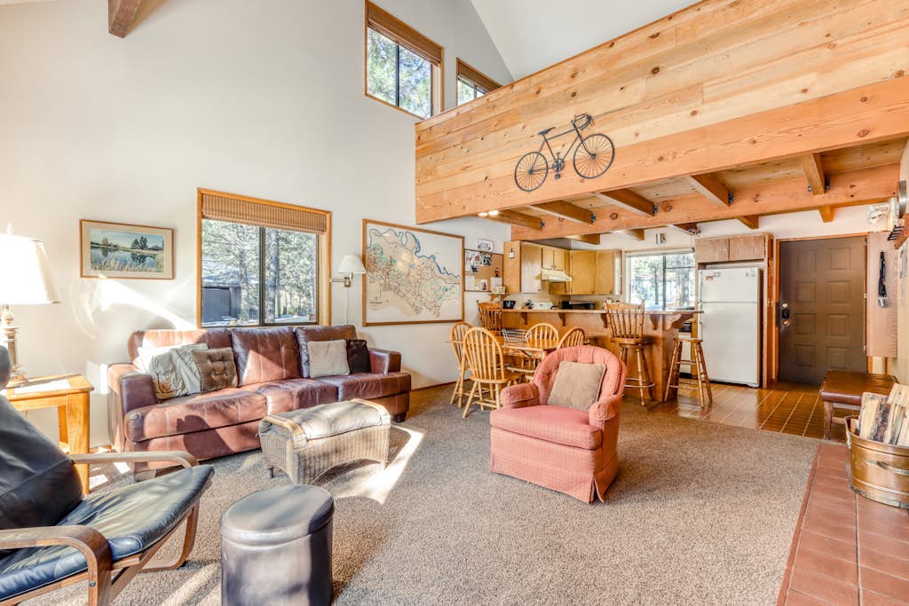 Perfectly Located Home with Decks, Bikes & SHARC Pass to Pools, Hot Tub & Tennis