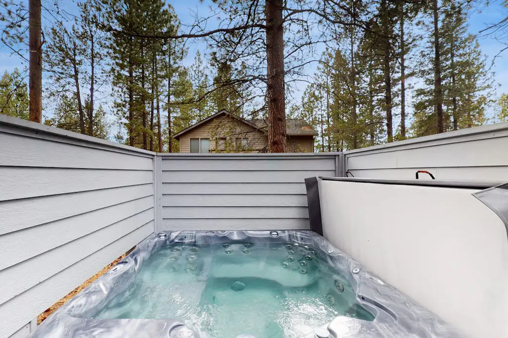 Cozy Home in the Pines with Private Hot Tub - Convenient Location, 8 SHARC Passes