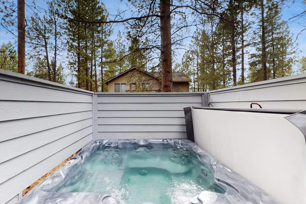 Cozy Home in the Pines with Private Hot Tub - Convenient Location, 8 SHARC Passes