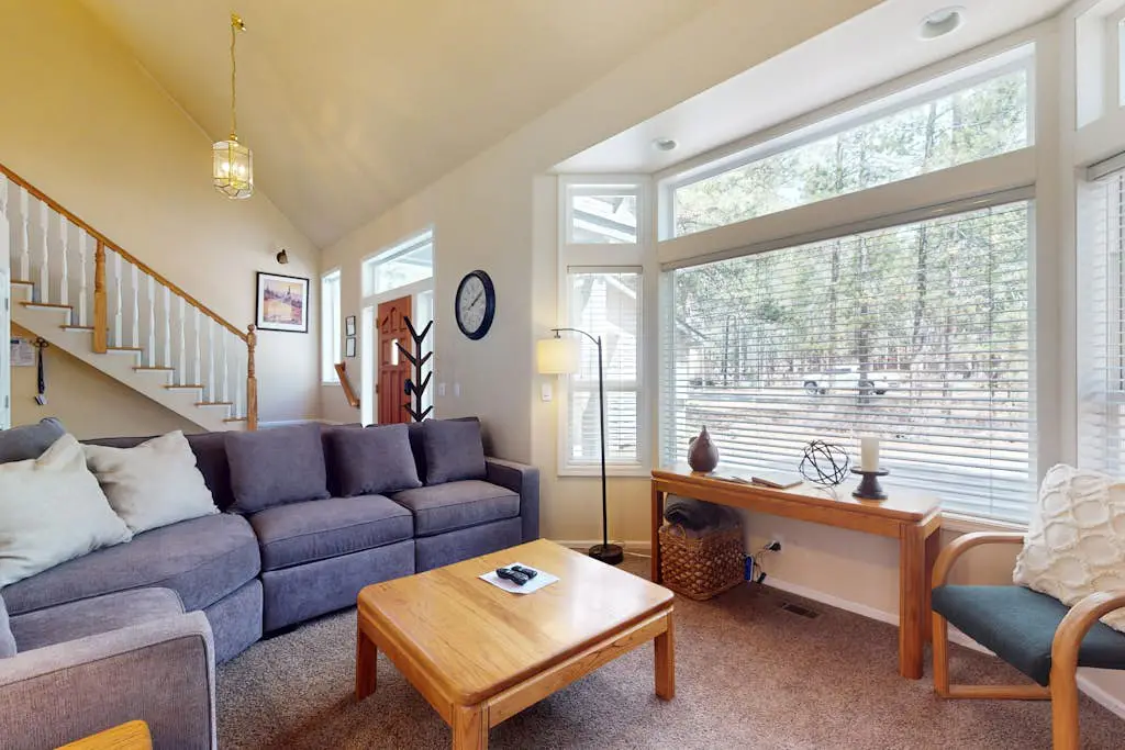 Cozy Home in the Pines with Private Hot Tub - Convenient Location, 8 SHARC Passes