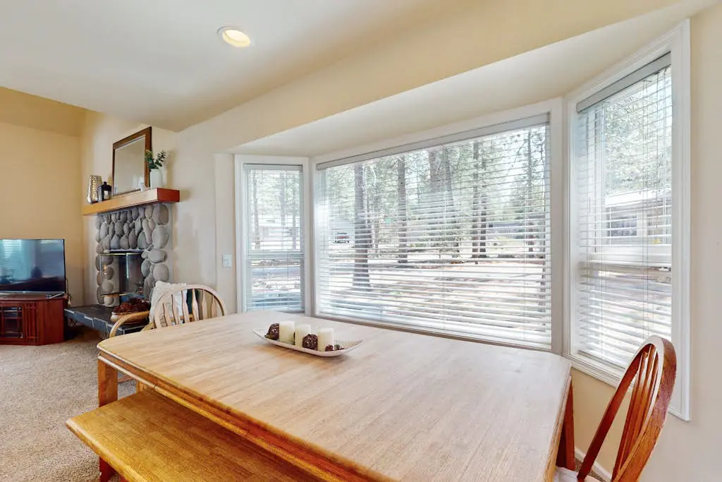 Cozy Home in the Pines with Private Hot Tub - Convenient Location, 8 SHARC Passes