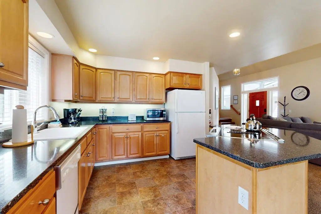 Cozy Home in the Pines with Private Hot Tub - Convenient Location, 8 SHARC Passes