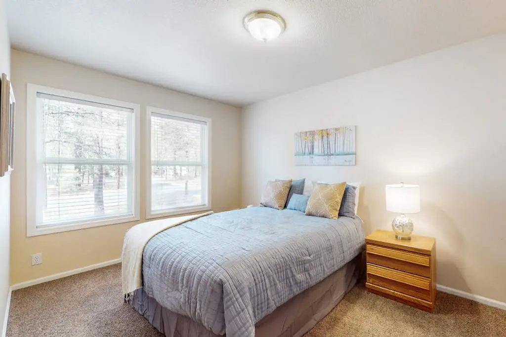 Cozy Home in the Pines with Private Hot Tub - Convenient Location, 8 SHARC Passes