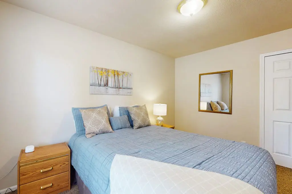Cozy Home in the Pines with Private Hot Tub - Convenient Location, 8 SHARC Passes