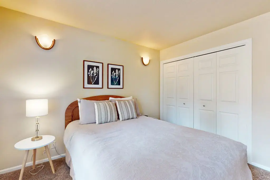 Cozy Home in the Pines with Private Hot Tub - Convenient Location, 8 SHARC Passes