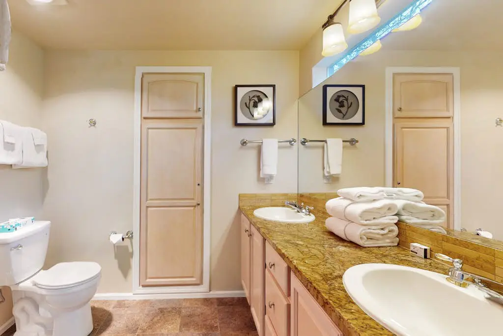 Cozy Home in the Pines with Private Hot Tub - Convenient Location, 8 SHARC Passes