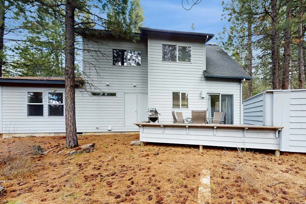 Cozy Home in the Pines with Private Hot Tub - Convenient Location, 8 SHARC Passes