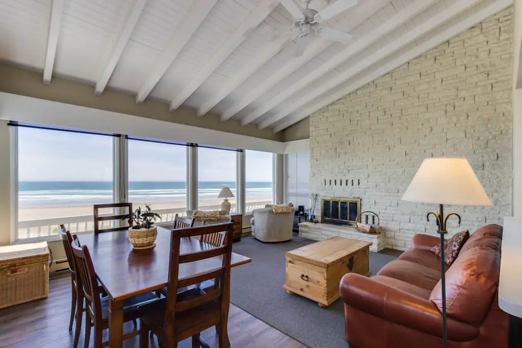 The Helm- Spindrift Oceanfront Home