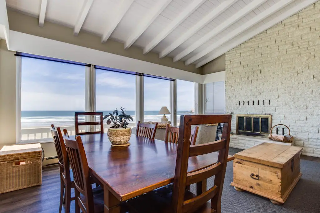 The Helm- Spindrift Oceanfront Home