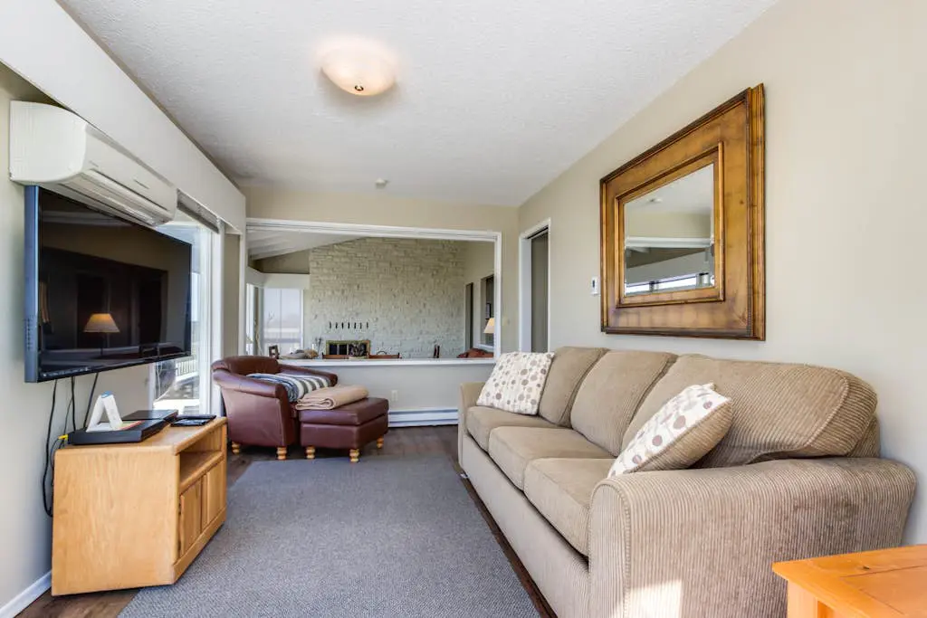The Helm- Spindrift Oceanfront Home