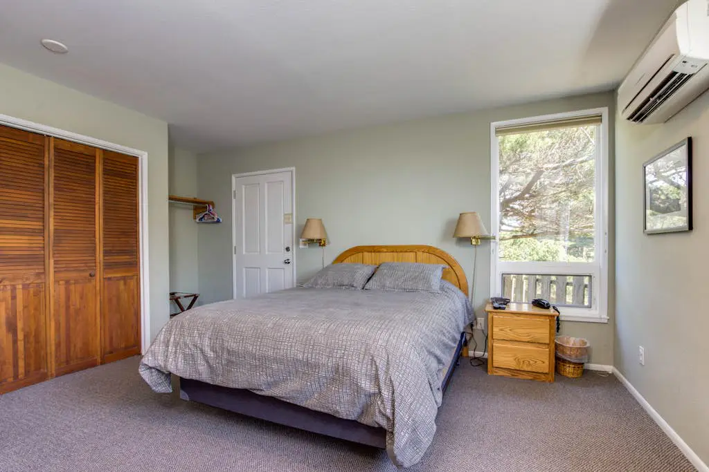 The Helm- Spindrift Oceanfront Home