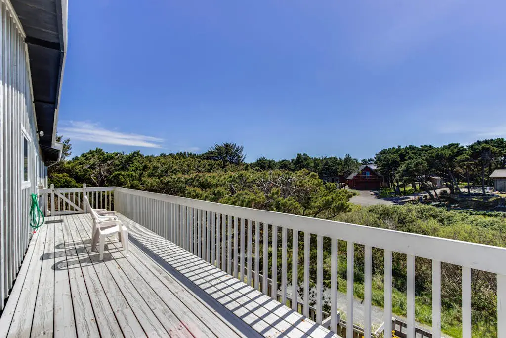 The Helm- Spindrift Oceanfront Home