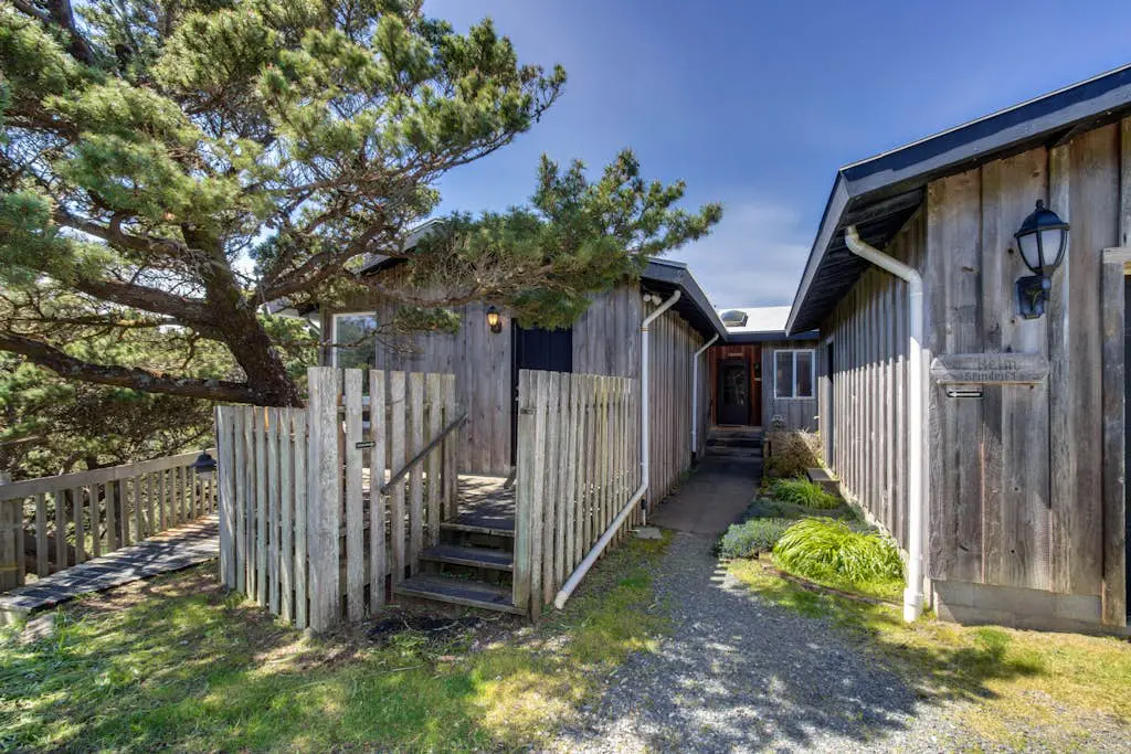 The Helm- Spindrift Oceanfront Home