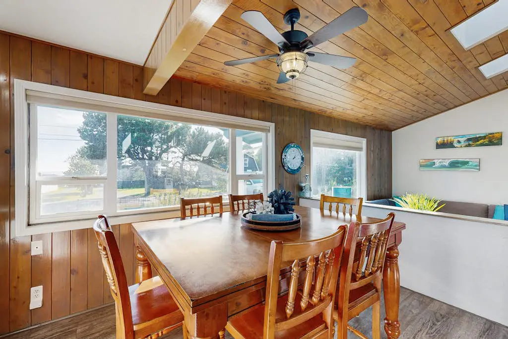Beautiful oceanview home with enclosed yard, washer/dryer, WiFi, & Netflix
