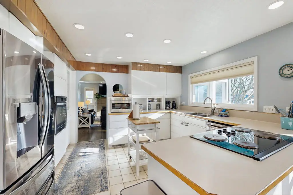 Beautiful oceanview home with enclosed yard, washer/dryer, WiFi, & Netflix