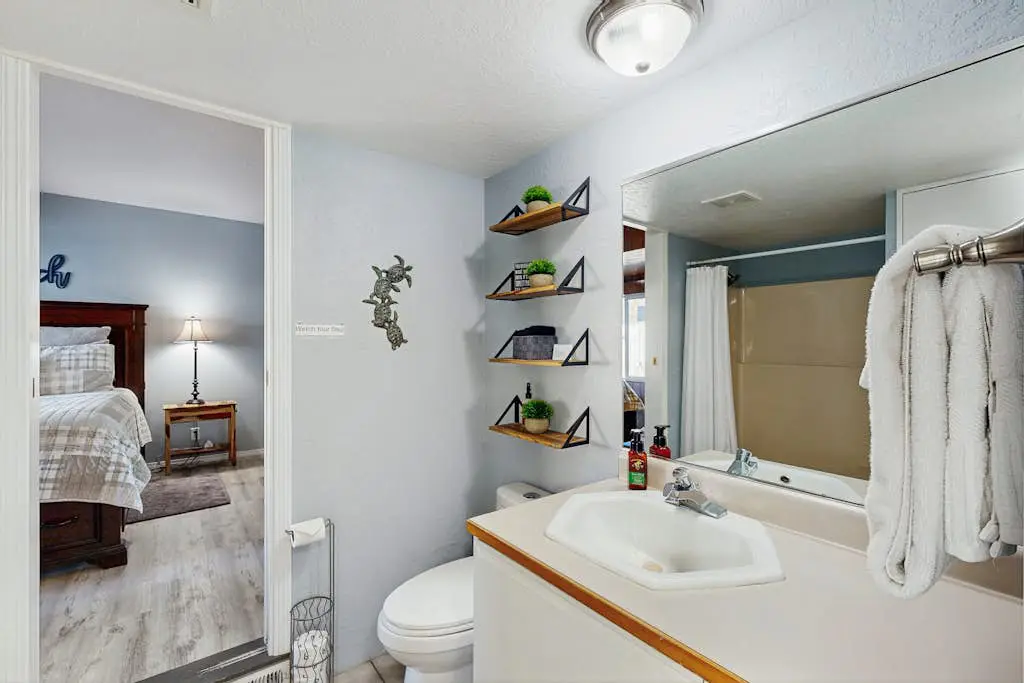 Beautiful oceanview home with enclosed yard, washer/dryer, WiFi, & Netflix