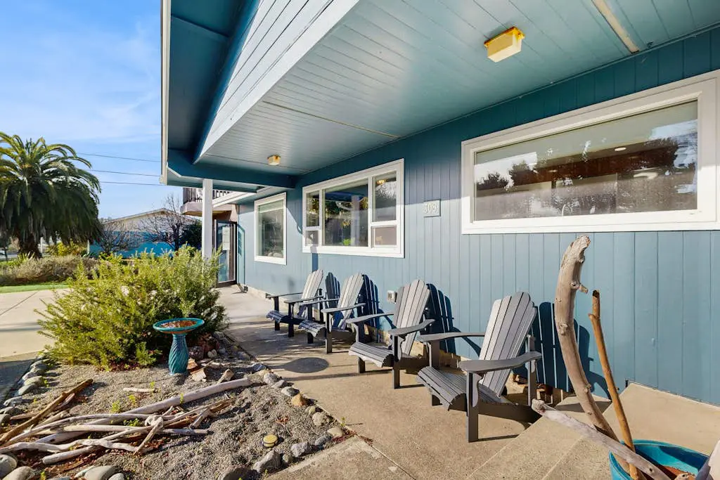 Beautiful oceanview home with enclosed yard, washer/dryer, WiFi, & Netflix