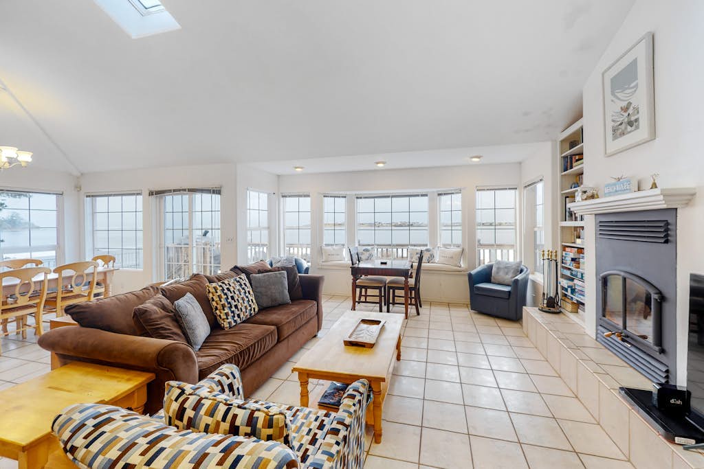 Waterefront Family Home with Beach Access - Dog-friendly