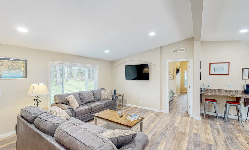 Modern, spacious home near the bay with grill, washer&dryer, & large yard