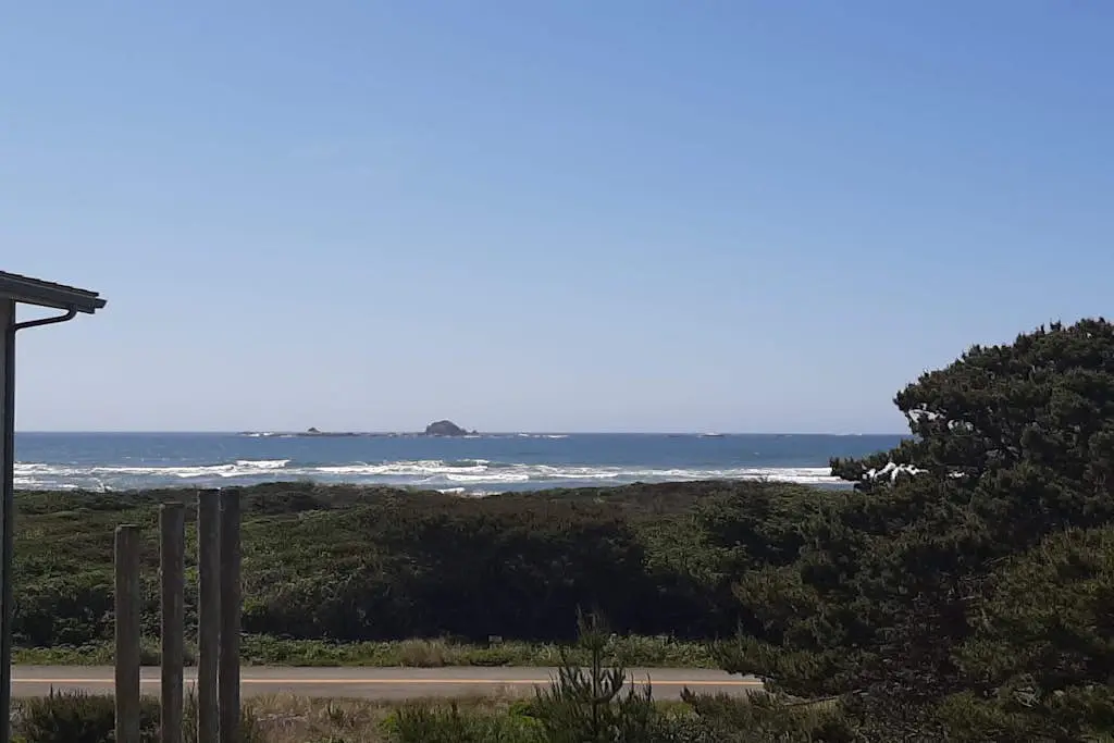 Coastal cottage with stunning ocean views & private gas grill - dogs welcome