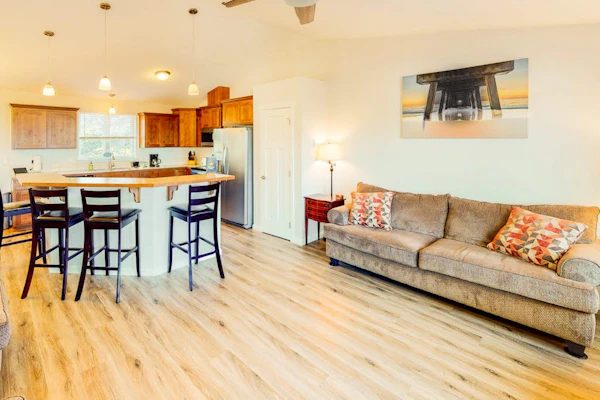 Coastal cottage with stunning ocean views & private gas grill - dogs welcome